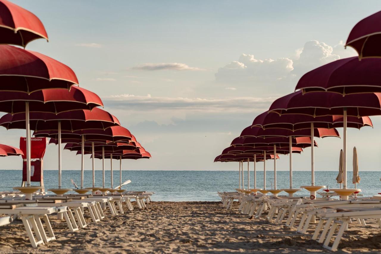 Hotel Soraya - Spiaggia Sawasdee Riccione Exterior foto